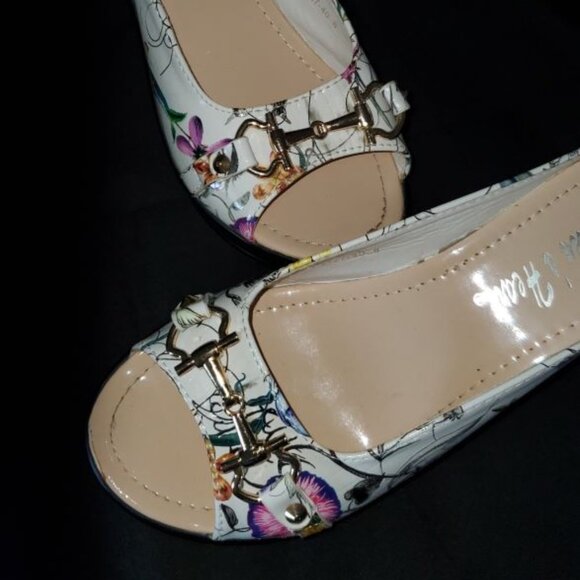 Helen's Heart Spring Open Toe Sandals - Picture 5 of 5